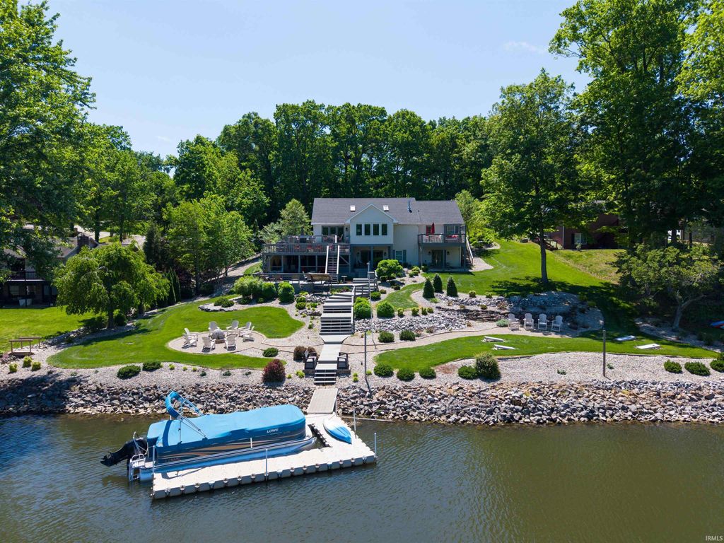 Photo of 464 W PRANCER DR N, Santa Claus, IN 47579 (MLS # 202616555)