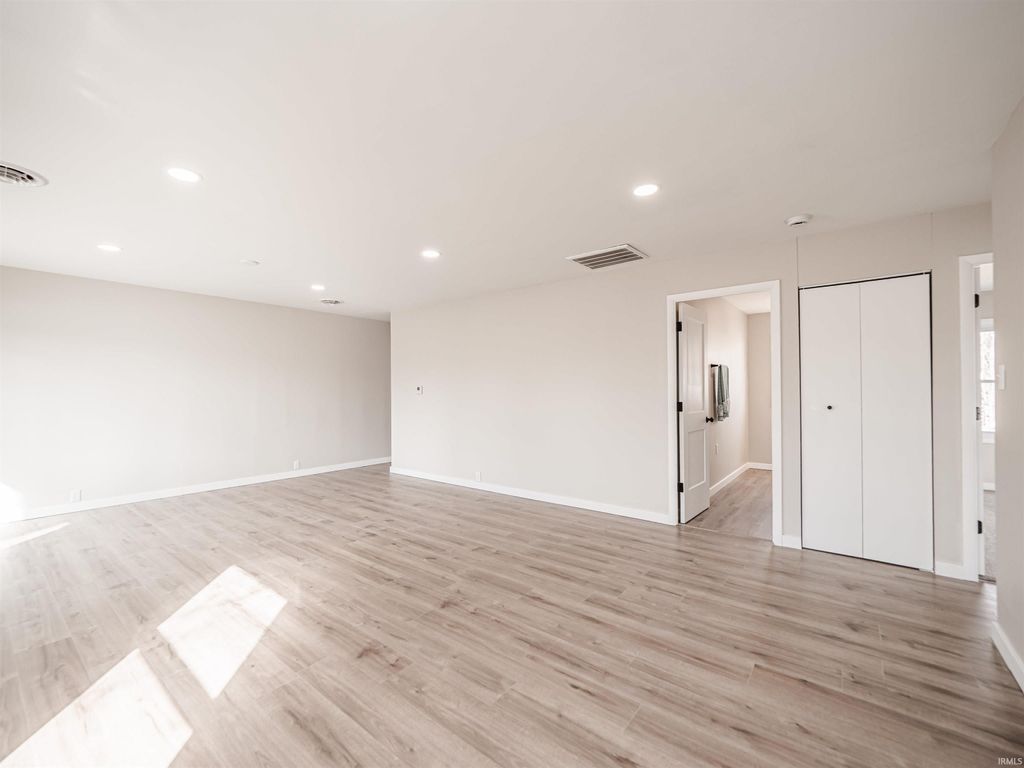 Photo of 519 Greenleaf Drive, Evansville, IN 47710 (MLS # 202608137)