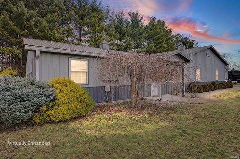 Photo of 1802 W Monroe Street, Kokomo, IN 46901 (MLS # 202605475)