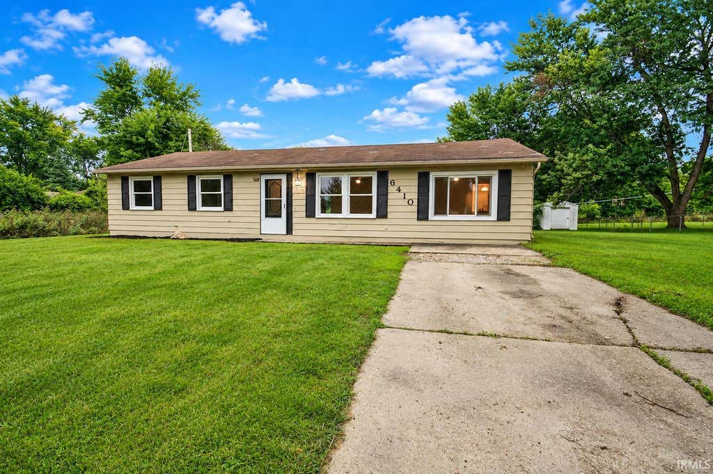Photo of 6410 Salge Drive, Fort Wayne, IN 46835 (MLS # 202632825)