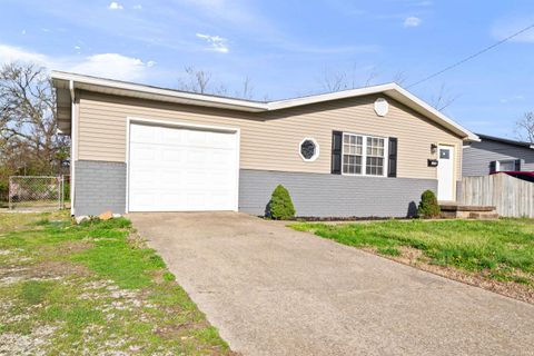 Tiny photo for 2607 Hawthorne Avenue, Evansville, IN 47714 (MLS # 202610312)
