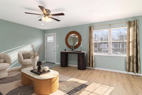 Tiny photo for 2607 Hawthorne Avenue, Evansville, IN 47714 (MLS # 202610312)