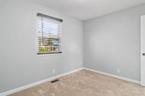 Tiny photo for 2607 Hawthorne Avenue, Evansville, IN 47714 (MLS # 202610312)