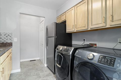 Tiny photo for 2607 Hawthorne Avenue, Evansville, IN 47714 (MLS # 202610312)