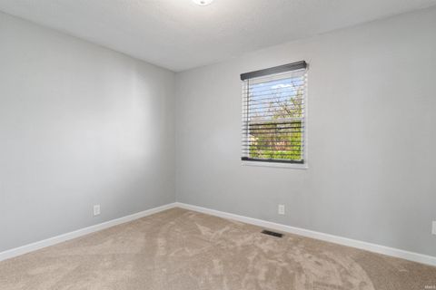 Tiny photo for 2607 Hawthorne Avenue, Evansville, IN 47714 (MLS # 202610312)