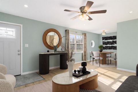 Tiny photo for 2607 Hawthorne Avenue, Evansville, IN 47714 (MLS # 202610312)