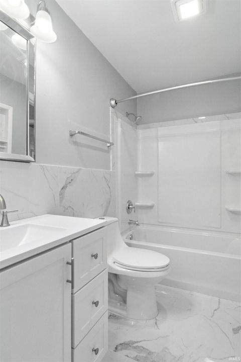 Tiny photo for 2607 Hawthorne Avenue, Evansville, IN 47714 (MLS # 202610312)