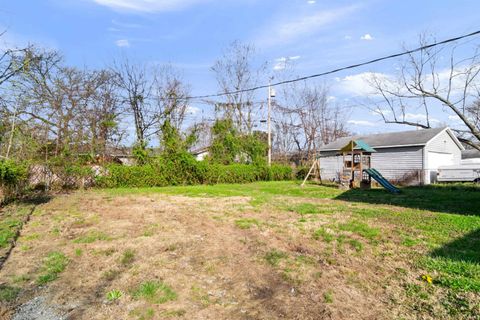 Tiny photo for 2607 Hawthorne Avenue, Evansville, IN 47714 (MLS # 202610312)