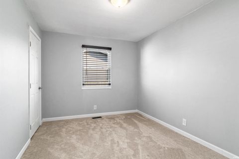 Tiny photo for 2607 Hawthorne Avenue, Evansville, IN 47714 (MLS # 202610312)