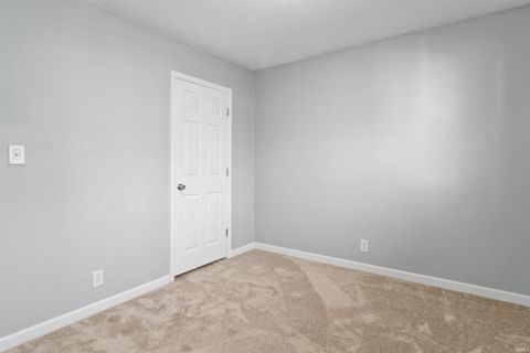 Tiny photo for 2607 Hawthorne Avenue, Evansville, IN 47714 (MLS # 202610312)