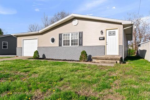 Tiny photo for 2607 Hawthorne Avenue, Evansville, IN 47714 (MLS # 202610312)