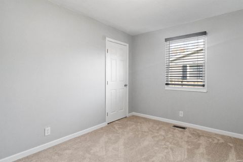 Tiny photo for 2607 Hawthorne Avenue, Evansville, IN 47714 (MLS # 202610312)