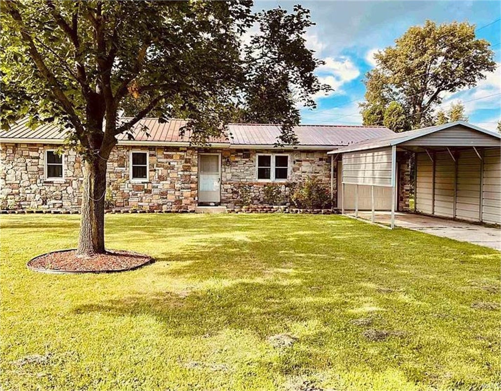 Photo of 501 Jackson Heights Road, Plymouth, IN 46563 (MLS # 202637079)