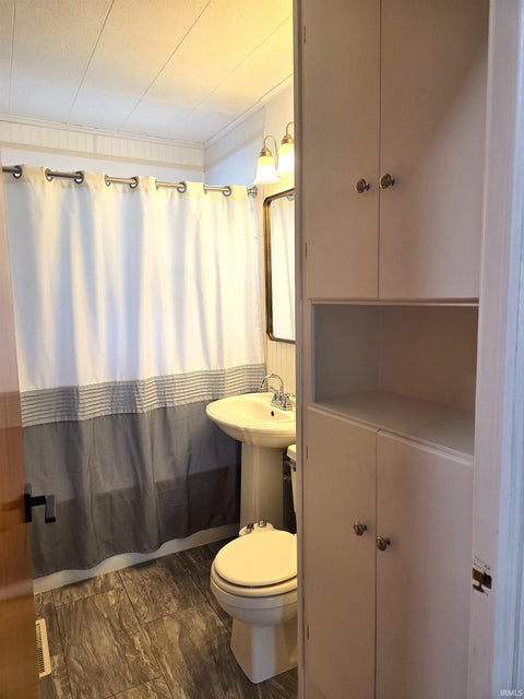 Tiny photo for 1658 W Broadway Street, Kokomo, IN 46902 (MLS # 202641915)