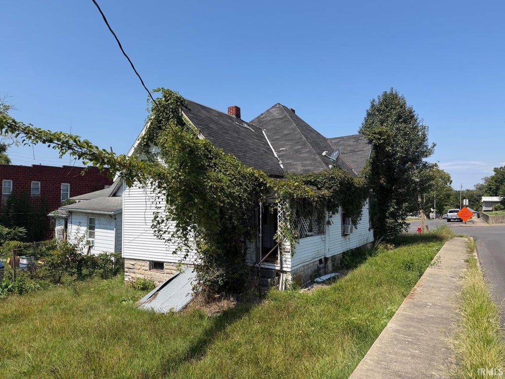 Photo of 702 15Th Street, Bedford, IN 47421 (MLS # 202639658)