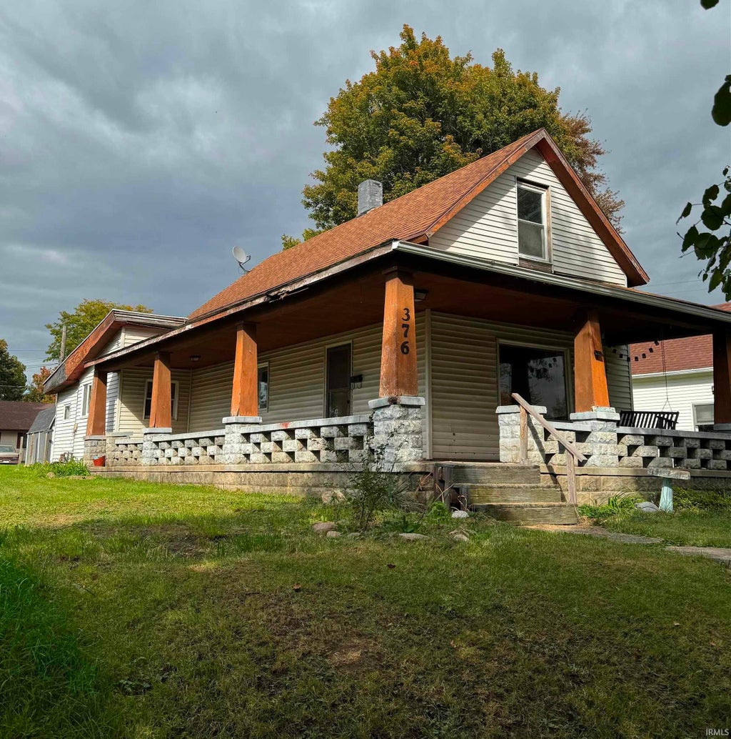 Photo of 376 Indiana Street, Wabash, IN 46992 (MLS # 202642071)