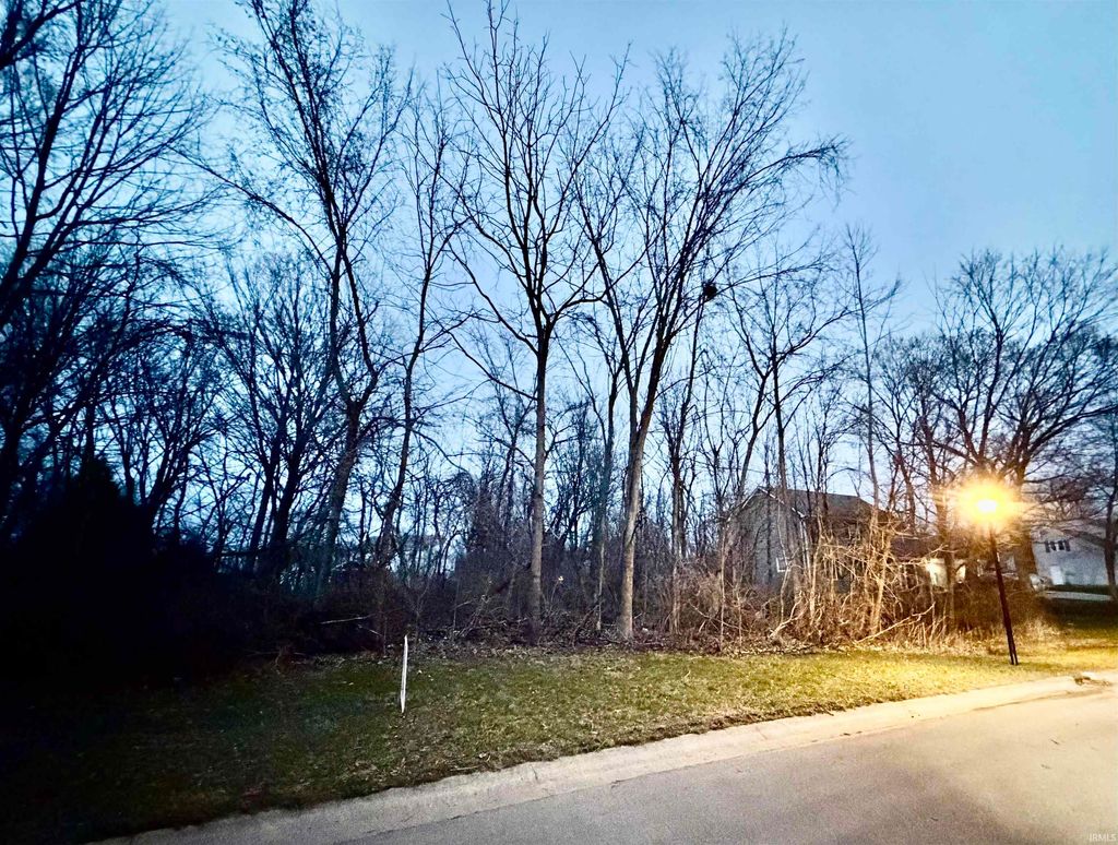 Photo of 9814 Crown Point Drive, Fort Wayne, IN 46804 (MLS # 202608868)