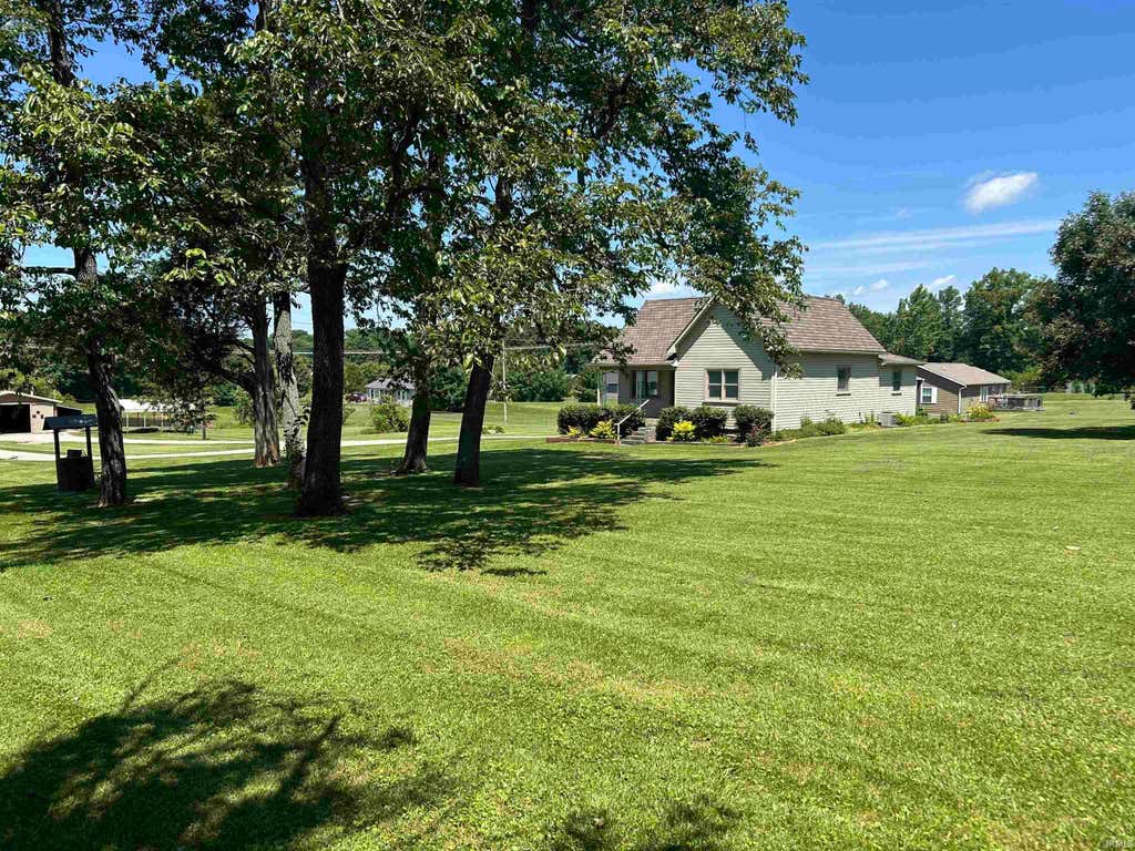 Photo of 18 Lindsay Court, Spencer, IN 47460 (MLS # 202624465)