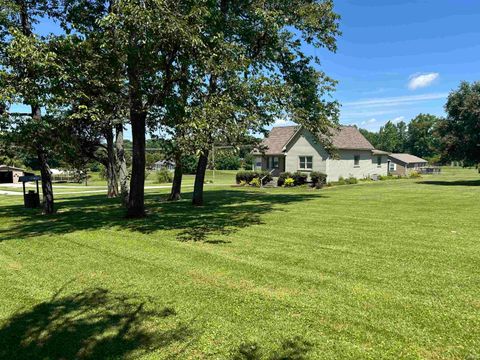 Photo of 18 Lindsay Court, Spencer, IN 47460 (MLS # 202624465)