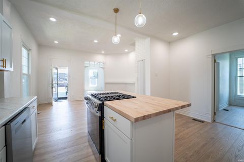 Tiny photo for 821 N Armstrong Street, Kokomo, IN 46901 (MLS # 202526421)