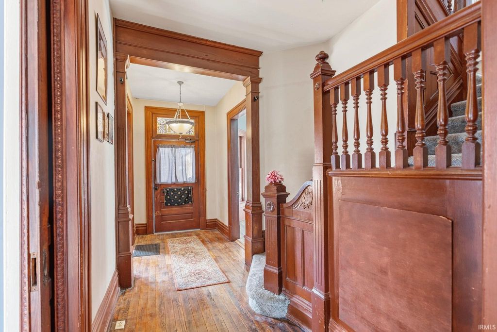 Photo of 404 W Williams Street, Fort Wayne, IN 46802 (MLS # 202606100)