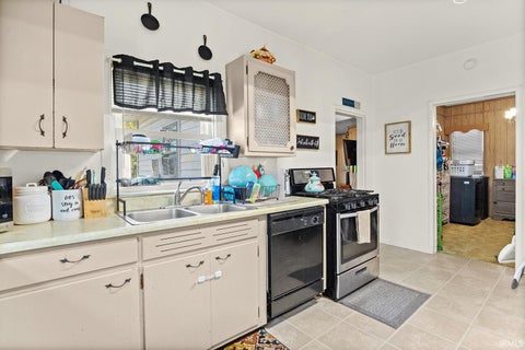 Tiny photo for 1102 E Washington Street, Frankfort, IN 46041 (MLS # 202641899)