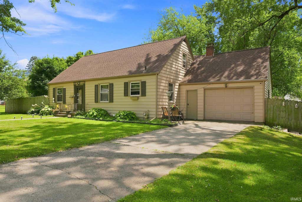 Photo of 1427 Park Avenue, Fort Wayne, IN 46807 (MLS # 202629775)