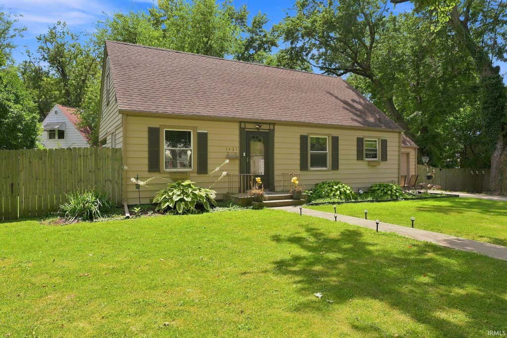 Photo of 1427 Park Avenue, Fort Wayne, IN 46807 (MLS # 202629775)