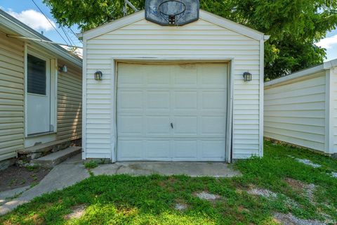 Tiny photo for 213 W Virginia Avenue, Kokomo, IN 46901 (MLS # 202526559)