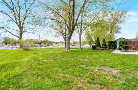 Tiny photo for 9821 N Marine Key Drive, Syracuse, IN 46567 (MLS # 202612685)