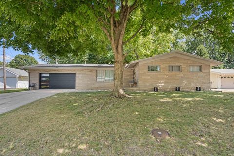 Photo of 130 Westmoreland West Drive, Kokomo, IN 46901 (MLS # 202534769)