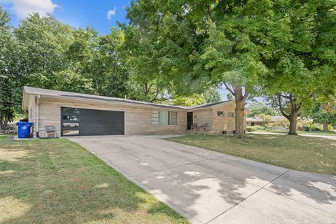 Tiny photo for 130 Westmoreland West Drive, Kokomo, IN 46901 (MLS # 202534769)