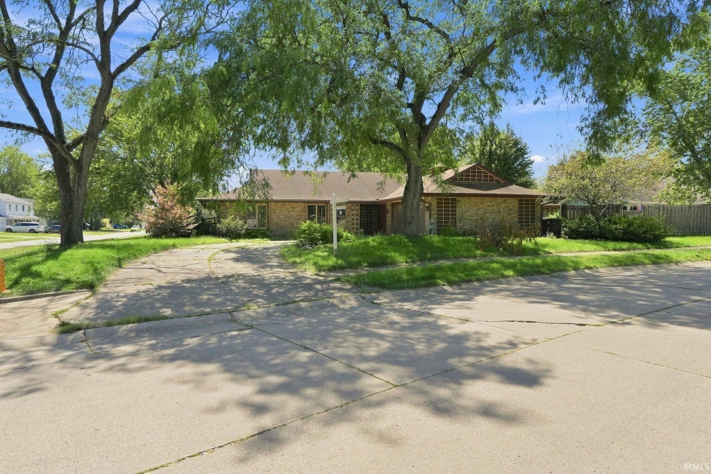 Photo of 6930 Winnebago Drive, Fort Wayne, IN 46815 (MLS # 202635590)
