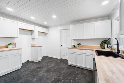 Tiny photo for 514 W 7th Street, Jonesboro, IN 46938 (MLS # 202612299)