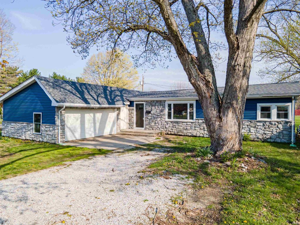 Photo of 514 W 7th Street, Jonesboro, IN 46938 (MLS # 202612299)