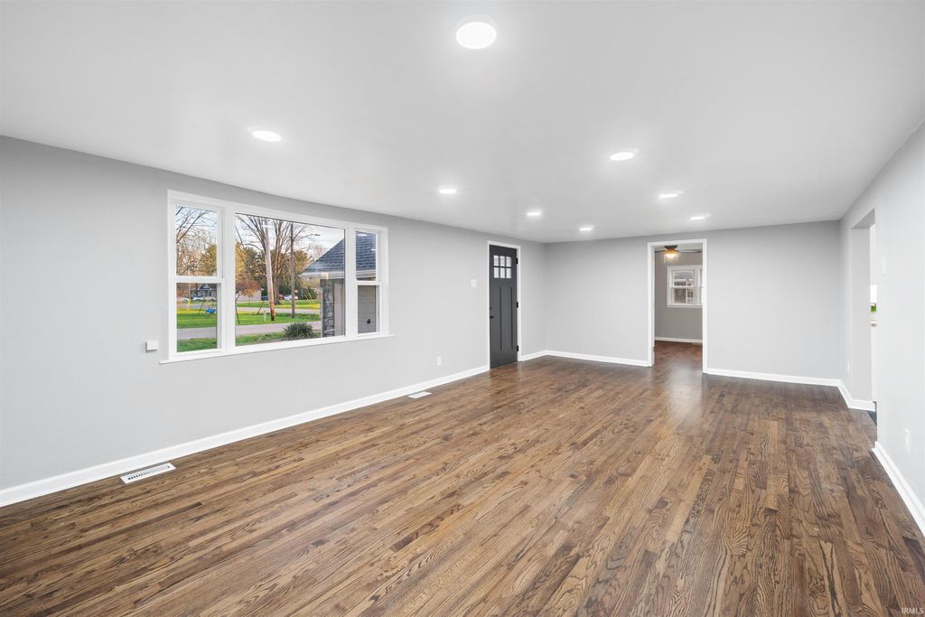 Photo of 514 W 7th Street, Jonesboro, IN 46938 (MLS # 202612299)