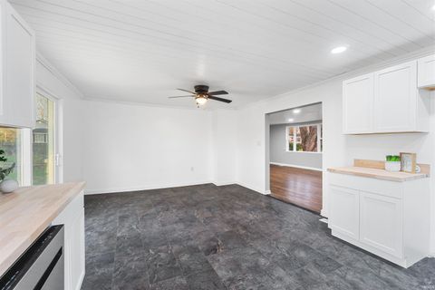 Tiny photo for 514 W 7th Street, Jonesboro, IN 46938 (MLS # 202612299)