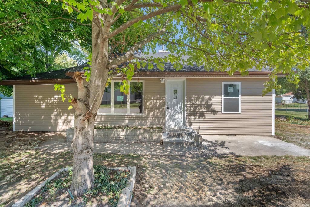 Photo for 1914 Woodlawn Avenue, Logansport, IN 46947 (MLS # 202537221)