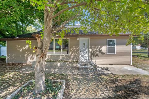 Photo of 1914 Woodlawn Avenue, Logansport, IN 46947 (MLS # 202537221)