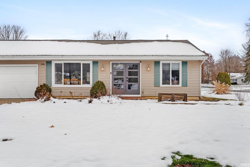 Photo of 20305 Topaz Street, South Bend, IN 46614 (MLS # 202549026)