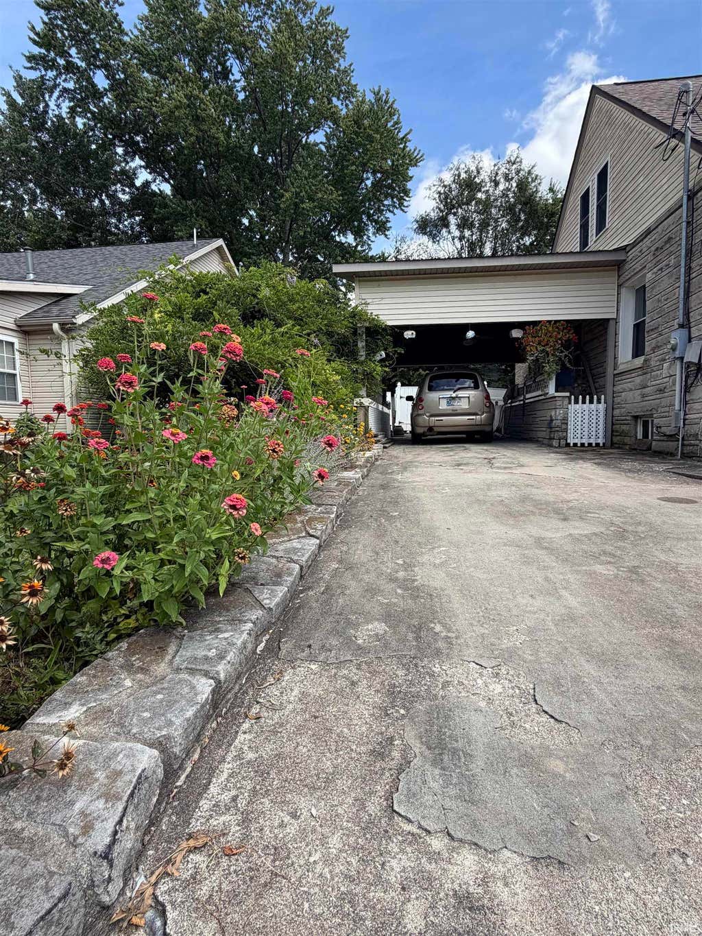 Photo of 702 NW 2nd Street, Washington, IN 47501 (MLS # 202634434)
