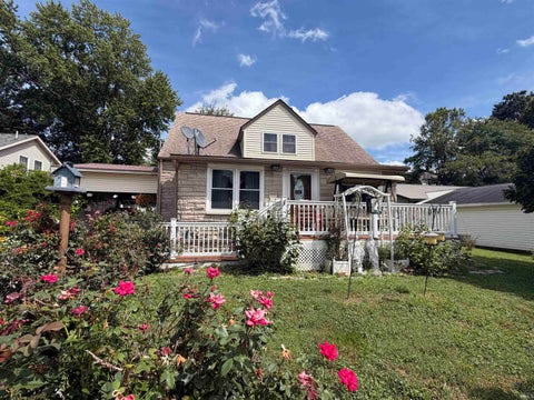 Photo of 702 NW 2nd Street, Washington, IN 47501 (MLS # 202634434)