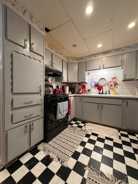 Tiny photo for 702 NW 2nd Street, Washington, IN 47501 (MLS # 202634434)