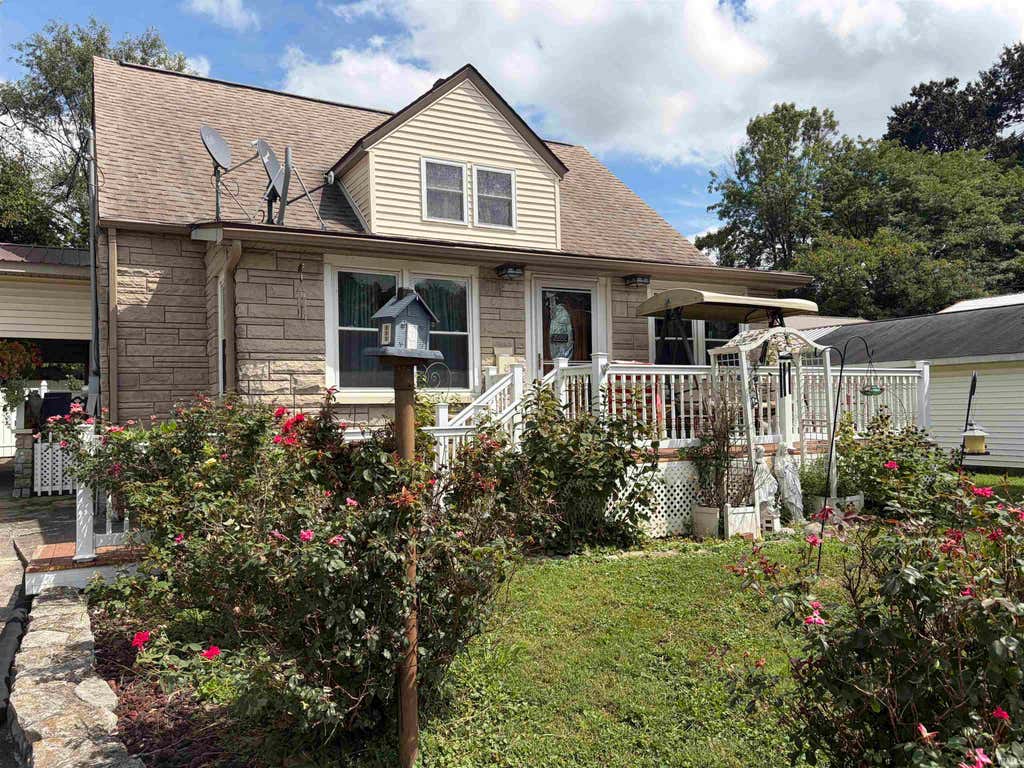 Photo of 702 NW 2nd Street, Washington, IN 47501 (MLS # 202634434)