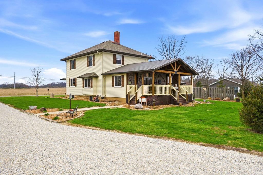 Photo of 10060 W County Road 400 S, Daleville, IN 47334 (MLS # 202610924)