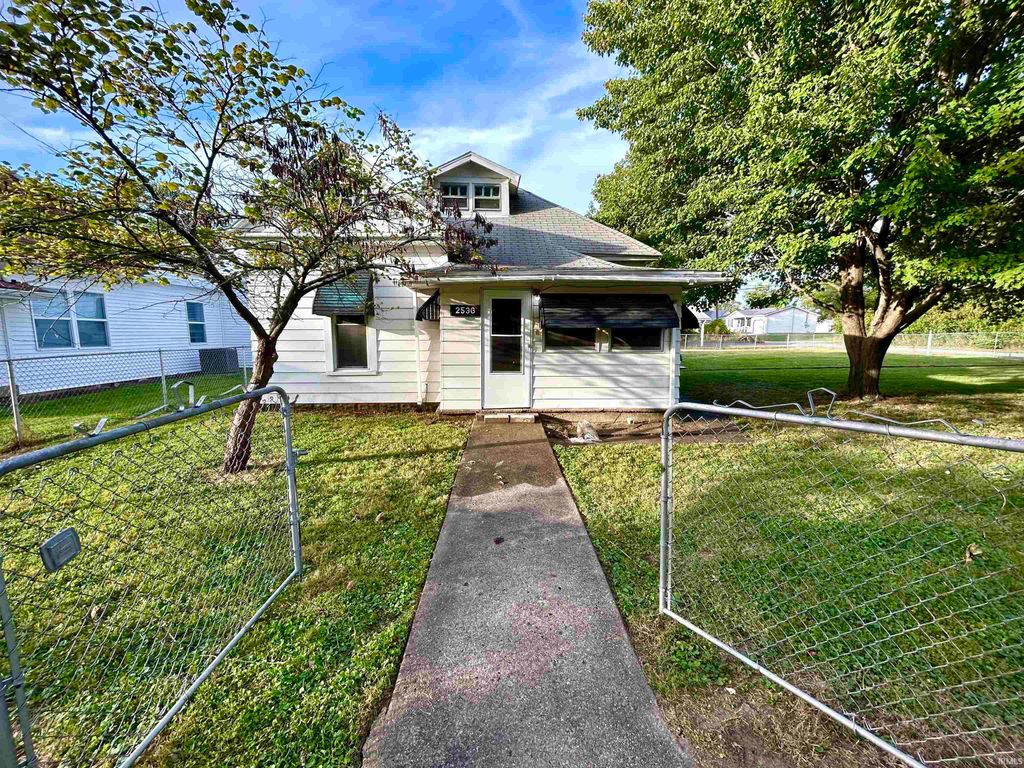 Photo of 2536 S E Street, Elwood, IN 46036 (MLS # 202540251)