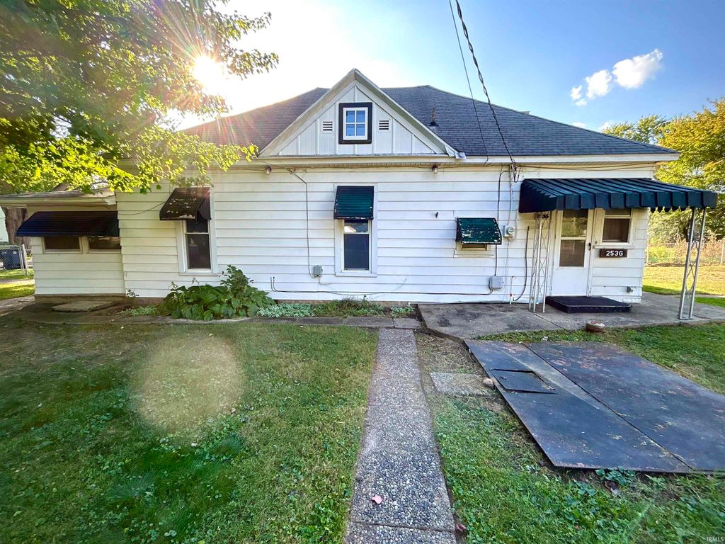 Photo of 2536 S E Street, Elwood, IN 46036 (MLS # 202540251)