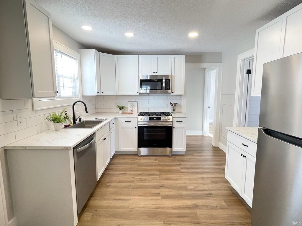 Photo of 427 W 12Th Street, Mishawaka, IN 46544 (MLS # 202548809)