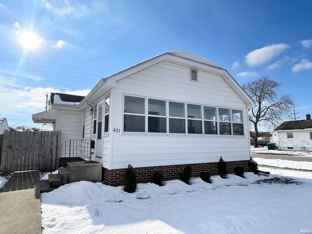 Photo of 427 W 12Th Street, Mishawaka, IN 46544 (MLS # 202548809)