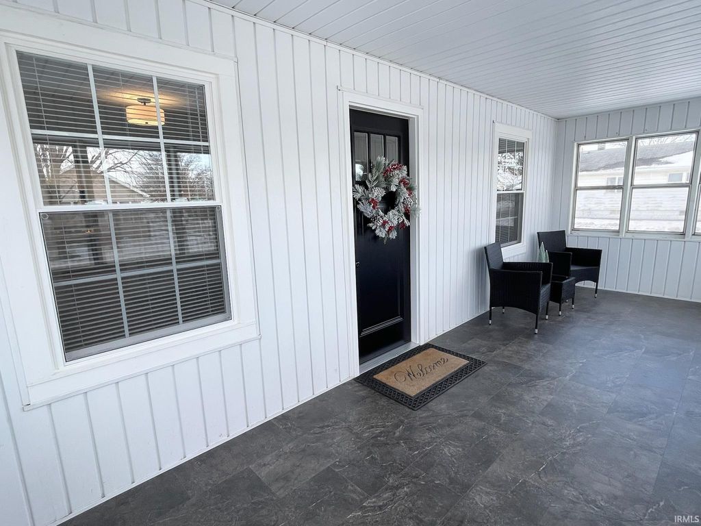 Photo of 427 W 12Th Street, Mishawaka, IN 46544 (MLS # 202548809)